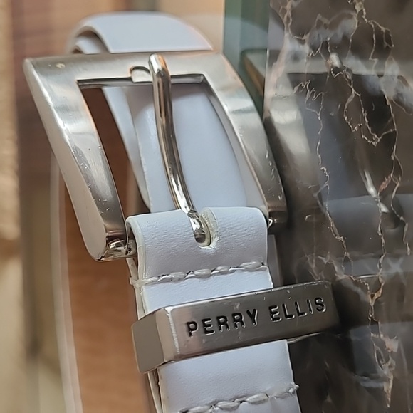 Perry Ellis leather belt - Picture 2 of 4